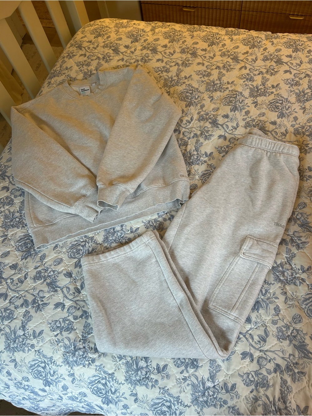 ARITZIA matching sweat set Top M Bottoms S